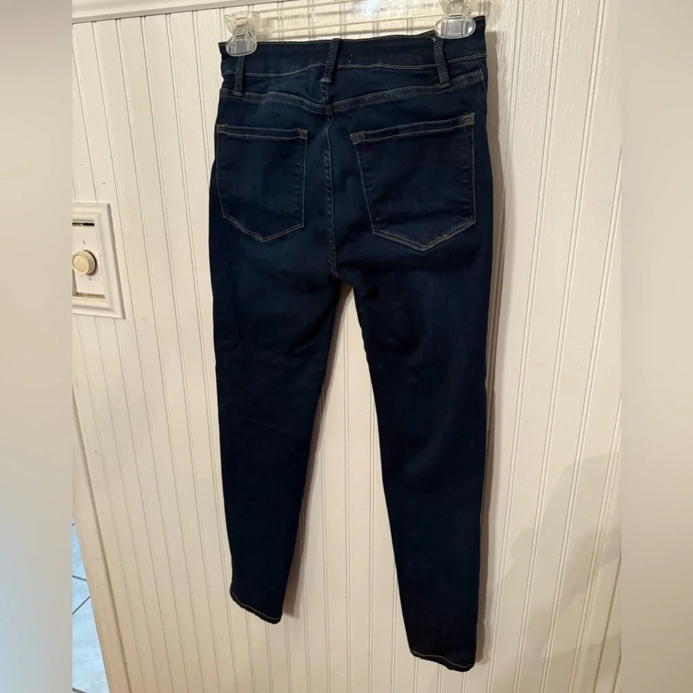 Frame Le One Skinny Jeans fits sizes 23-38